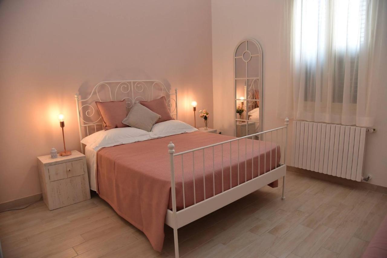 Ai Raggi di Sole Bed & Breakfast Lecce Bagian luar foto